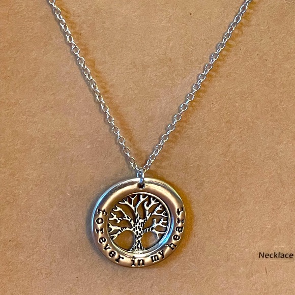 NWT Tree of Life Necklace - Picture 3 of 5